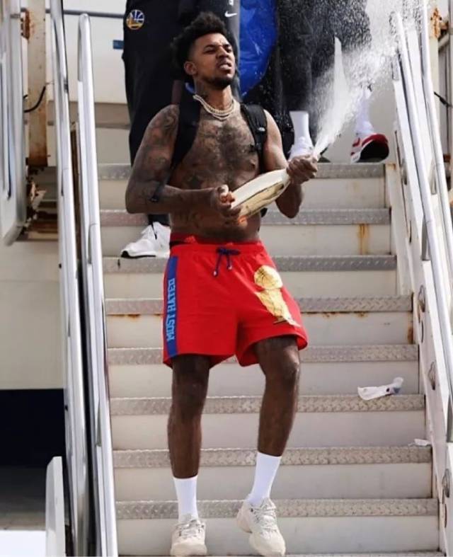 法国客场3-1逆转阿塞拜疆，马特塔、阿克利乌什破门，古斯托两助攻（法国客战阿塞拜疆3-1上演逆转：马特塔、阿克利乌什建功，古斯托双助攻）