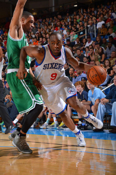 吴少聪女友晒足协杯冠军奖牌：男朋友带的苏州特产（吴少聪女友晒足协杯冠军奖牌，称是男友带回的苏州特产）