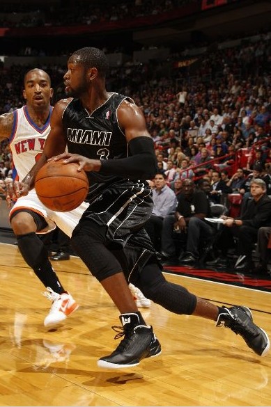 篮球湖人球员社媒晒训练照，状态积极（湖人球员社媒晒训练照 状态正佳）