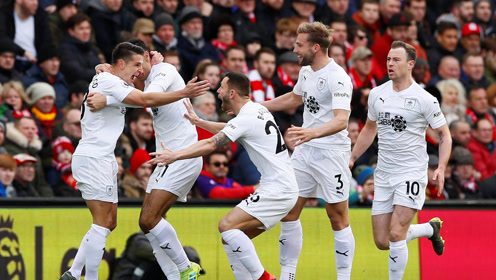 卡拉格：萨拉赫误判球迷心理让斯洛特成最大赢家，他必须道歉（卡拉格称萨拉赫误读球迷情绪令斯洛特成最大受益者，需公开道歉）