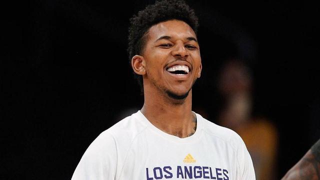 邓加：巴西球员和欧洲球员是不一样的，他们总想上场踢球（邓加：巴西球员有别于欧洲球员，人人都渴望出场）