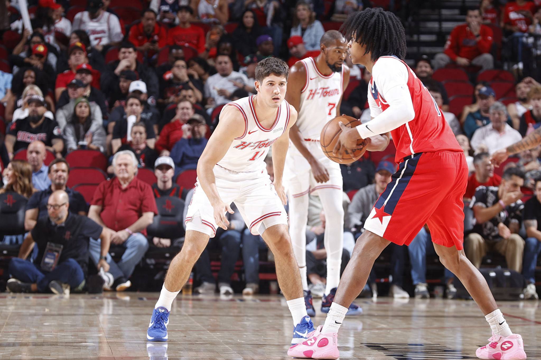 诺伊尔送礼+凯恩隐身！阿森纳3-1拜仁揭秘：欧冠5连胜靠的真是玄学？（诺伊尔失误+凯恩哑火！阿森纳3-1拜仁背后：欧冠5连胜真靠玄学？）