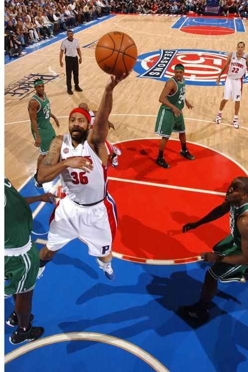 世体：巴萨对贝尔纳尔恢复极为谨慎，球员团队考虑过冬窗外租（世体：巴萨谨慎推进贝尔纳尔复出，球员团队曾评估冬窗租借方案）