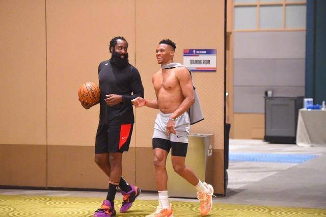 皇马战术转型阵痛！惨遭马竞5-2血洗 阿隆索理念遭遇现实困境（皇马战术变革阵痛期：5-2惨负马竞，阿隆索理念遭遇现实考验）