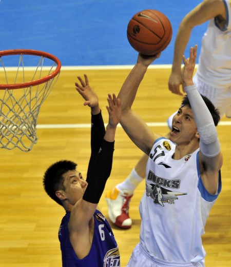 记者：本届世界杯将有半场球员和教练采访，赛前两天开发布会（记者称本届世界杯将引入半场球员、教练采访，赛前两日举行发布会）