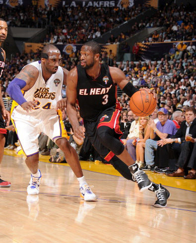 媒体人：今天见了保罗 还是特别自律 早上跑步&准时赴约&精神很好（媒体人称今日与保罗见面：他依旧非常自律，清晨跑步、准时赴约，精神饱满）