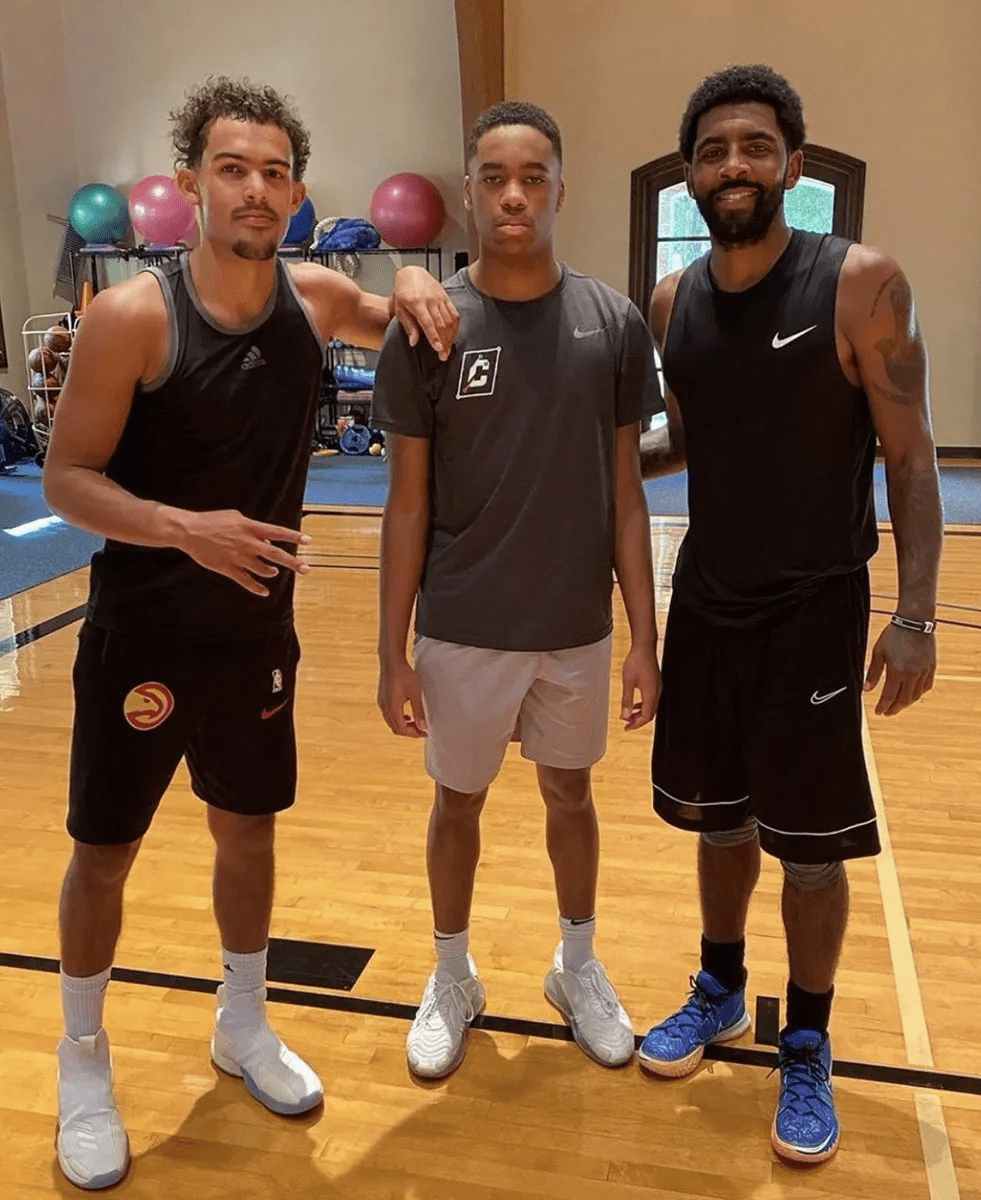 恩比德和乔治罚球时，老鹰主场有大量球迷高喊“你们过气了”（恩比德与乔治罚球遭老鹰主场球迷高喊“你们过气了”）