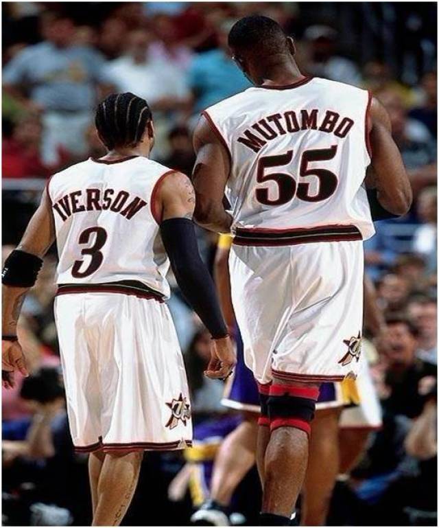 里夫斯伤退东契奇25+5+7，詹姆斯一数据垫底，湖人不敌火箭三连败（里夫斯伤退，东契奇25+5+7；詹姆斯一项数据垫底，湖人不敌火箭吞三连败）