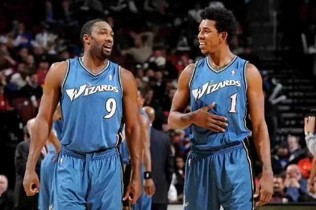 客战塞尔塔戴帽，莱万巴萨生涯第4次上演帽子戏法（莱万客战塞尔塔完成帽子戏法，巴萨生涯第4次戴帽）