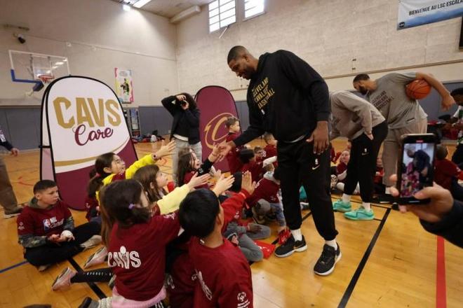 晋鹏翔：感谢每一位球迷，这一路有你们才够滚烫（晋鹏翔：感谢所有球迷，有你们相伴，这段旅程才更炽热）