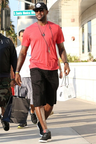 很兼容！当詹姆斯出战时，东契奇多项数据要好于詹姆斯缺阵时（东契奇与詹姆斯默契十足：詹皇出战时东契奇多项数据更亮眼）